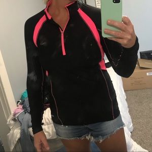 Fitted athletic shirt